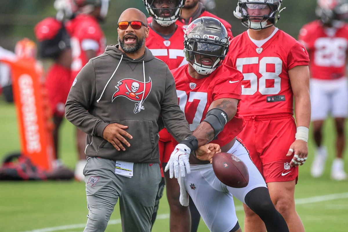 Bucs OLBs Coach Larry Foote: Future NFL Head Coach Potential