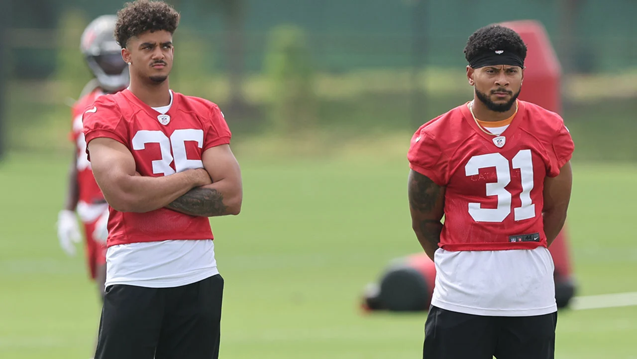 Roberts-Jj-Antoine-Winfield-Bucs-Otas-2026-No-Helmets Bucs Safeties J.j. Roberts And Antoine Winfield Jr. - Photo By: Cliff Welch P/R