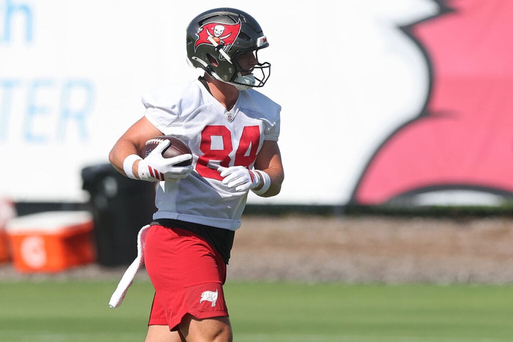 Video: This Bucs Newcomer Had A Great Offseason! 2 Bucs Te Bauer Sharp - Photo By: Cliff Welch P/R