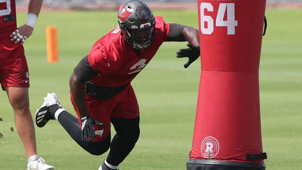 Bucs Backup Makes An All-Undrafted Team 6 Bucs Olb Rueben Bain Jr. - Photo By: Cliff Welch P/R