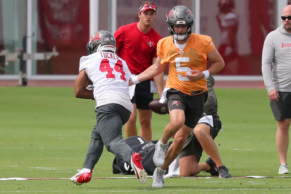 Browning-Jake-Sean-Tucker-Bucs-Ota-Handoff Bucs Rb Sean Tucker And Qb Jake Browning