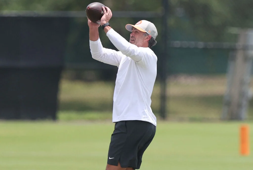 Queipo'S Cover 4: Ben Bredeson'S Game, Bucs O-Line As A Rock Band 7 Bucs Oc Zac Robinson