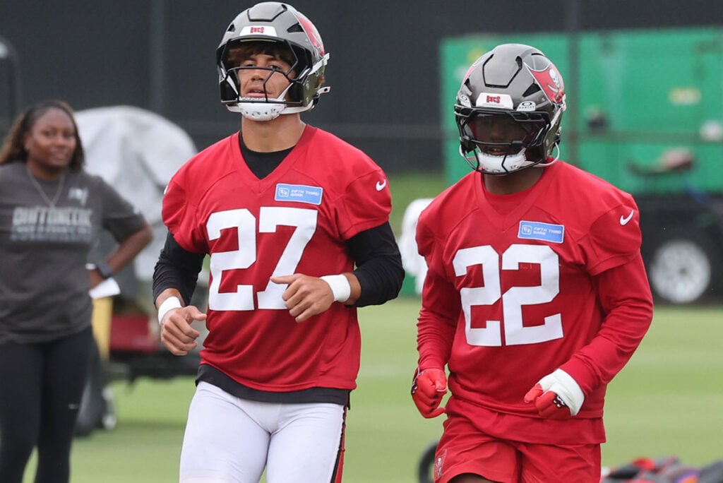 Bucs Cbs Zyon Mccollum And Keionte Scott