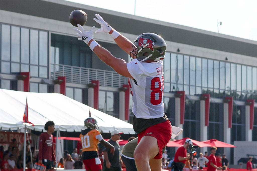Bucs Te Bauer Sharp