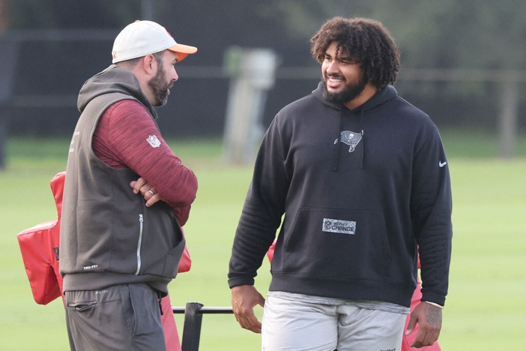 Bucs Ol Coach Kevin Carberry And Lt Tristan Wirfs