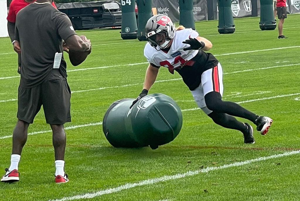Bucs Camp Insider 8/11: Luke Goedeke Fights The Jets, Defense Gets Ints 5 Bucs Ilb Alex Anzalone