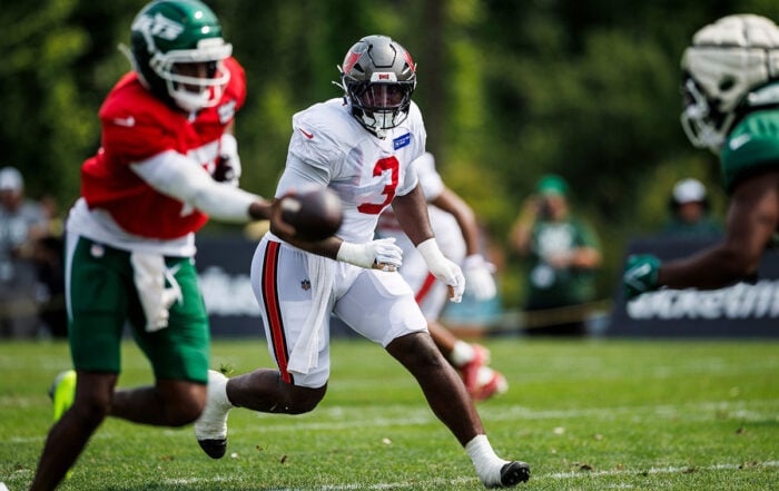 Bucs Olb Rueben Bain Jr.