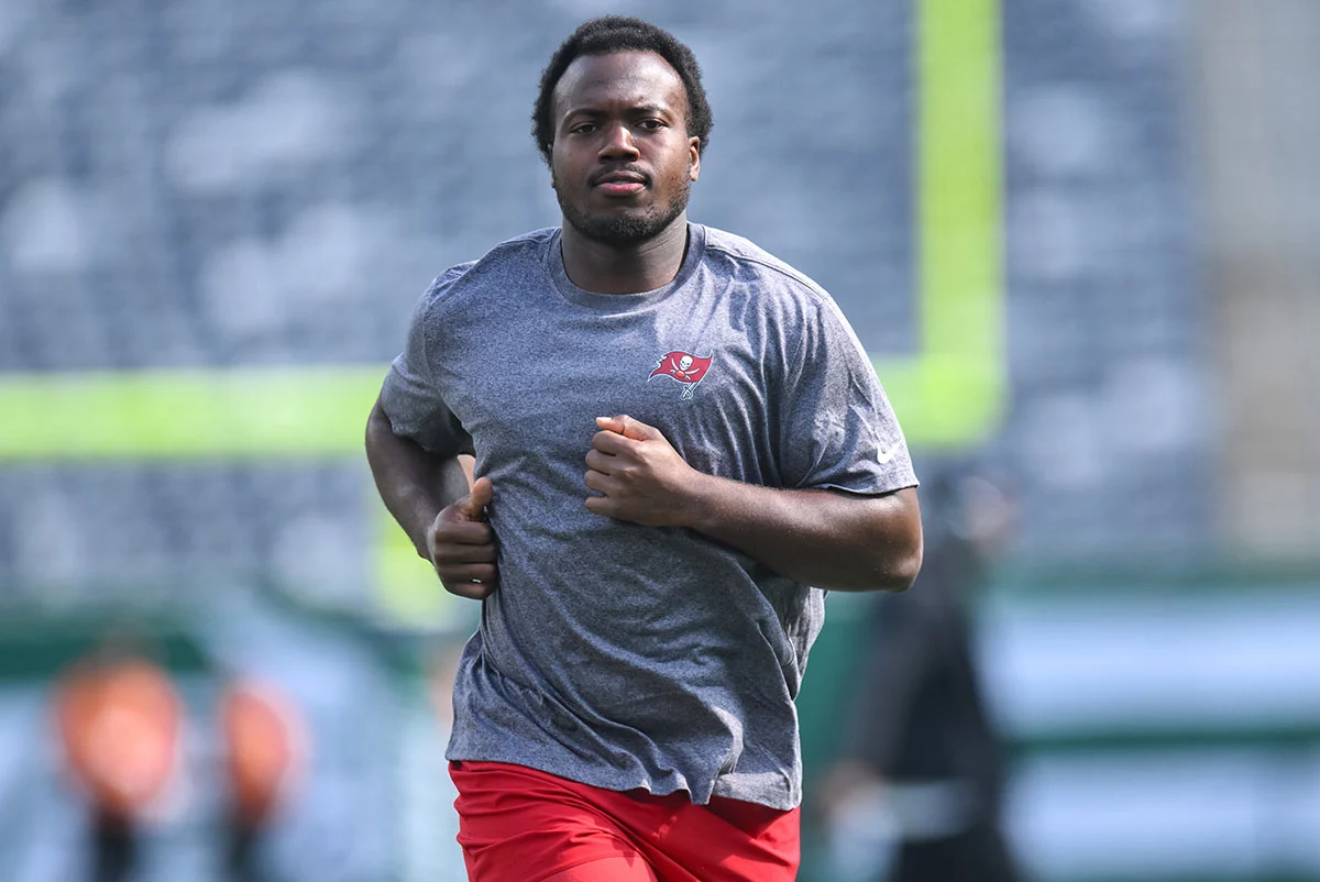 Bucs Olb Rueben Bain Jr.