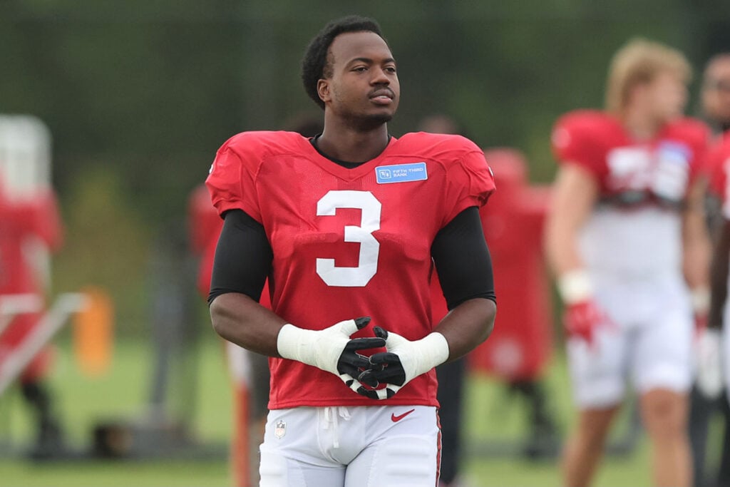 Bucs Olb Rueben Bain Jr.