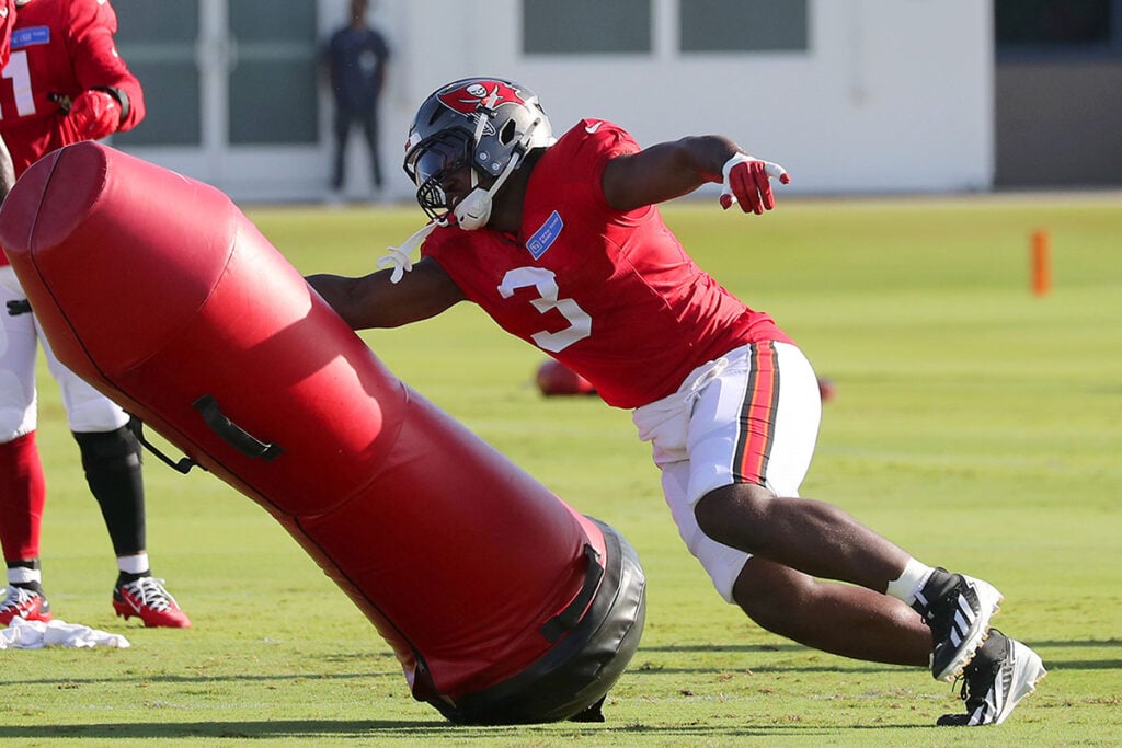 Pewter Pregame: Bucs At Jets – Watch Friday 9:00 Am Et 4 Bucs Olb Rueben Bain Jr.