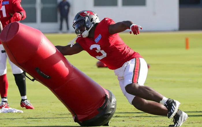 Bucs Olb Rueben Bain Jr.