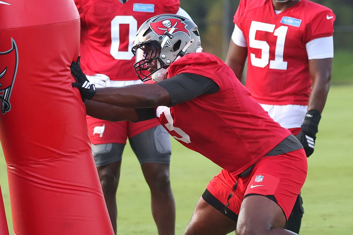 Bain-Rueben-Bucs-Camp-Punch-Bag Bucs Olb Rueben Bain Jr.