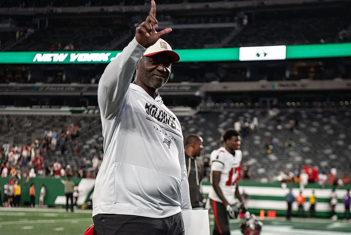 Bowles-Todd-Bucs-Jets-Celebrate Bucs Hc Todd Bowles