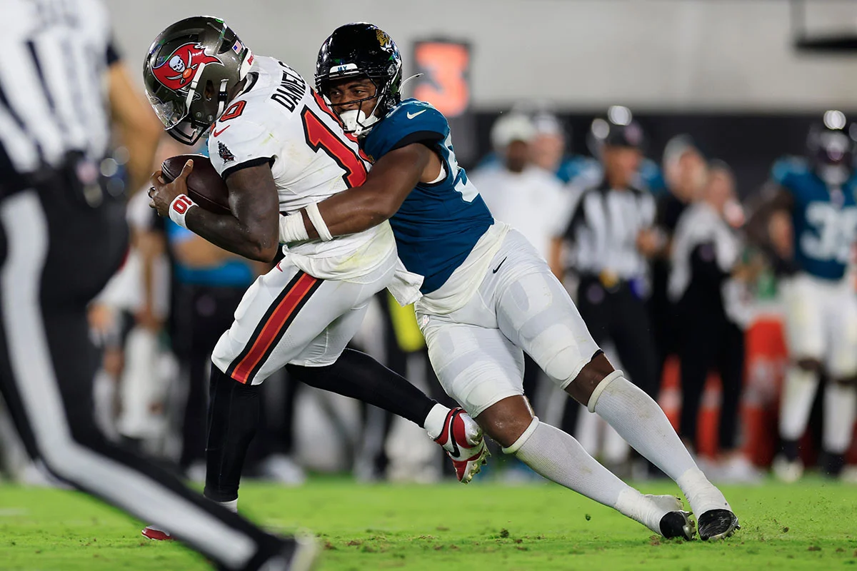 Daniels-Jalon-Bucs-Jaguars-Sacked Bucs Qb Jalon Daniels