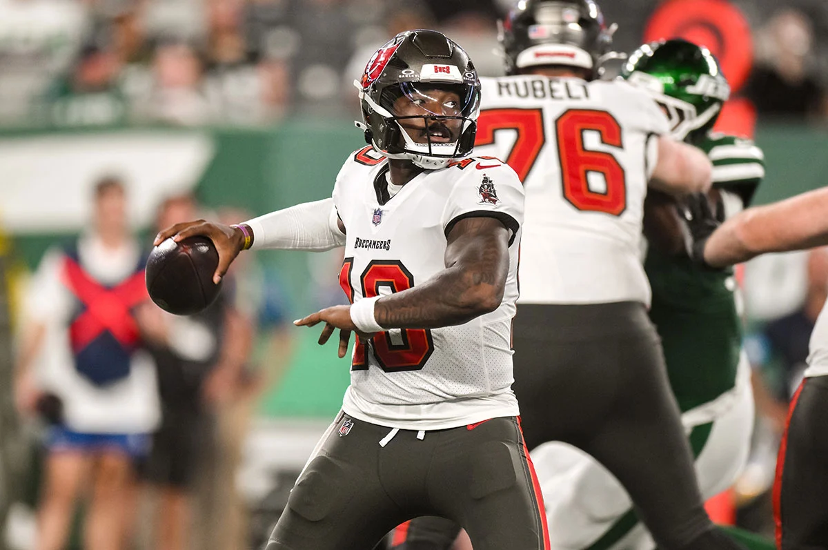 Daniels-Jalon-Bucs-Jets-Pocket-Cocked Bucs Qb Jalon Daniels