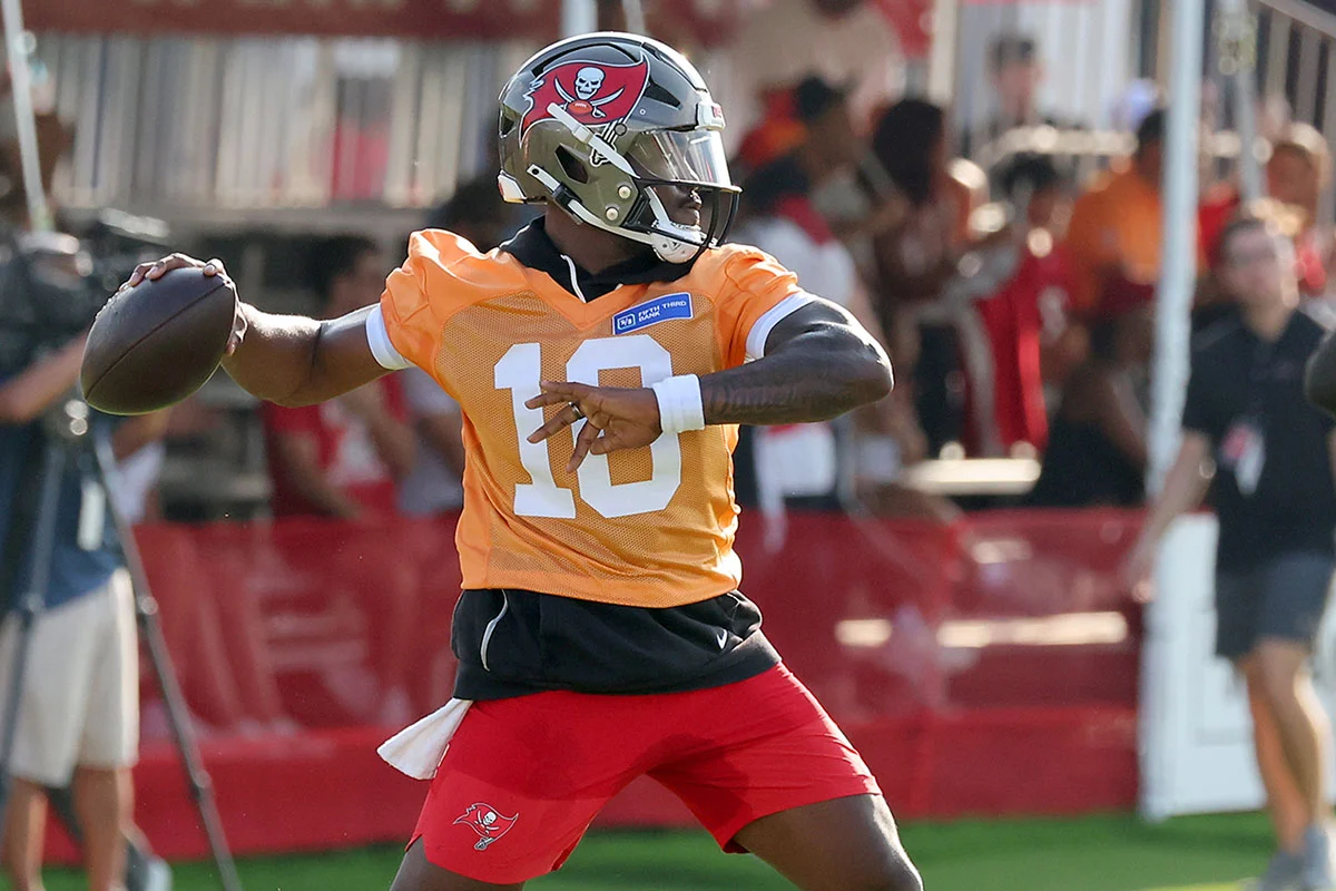 Daniels-Jalon-Bucs-Camp-Side-Arm-Cocked-Ready Bucs Qb Jalon Daniels