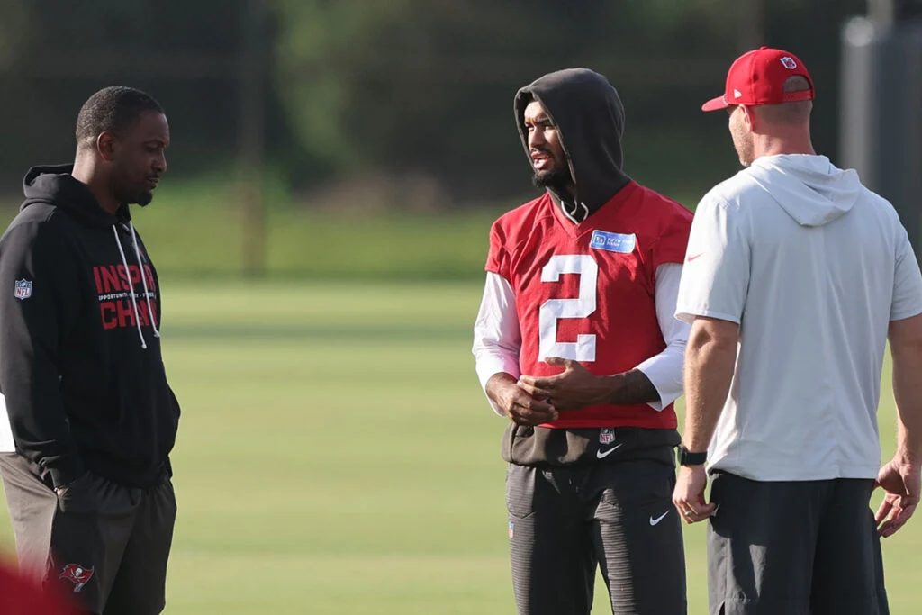 Sr'S Fab 5: Vita Vea'S Return Makes Bucs D-Line Elite 11 Bucs Wrs Coach Bryan Mcclendon And Wr Emeka Egbuka