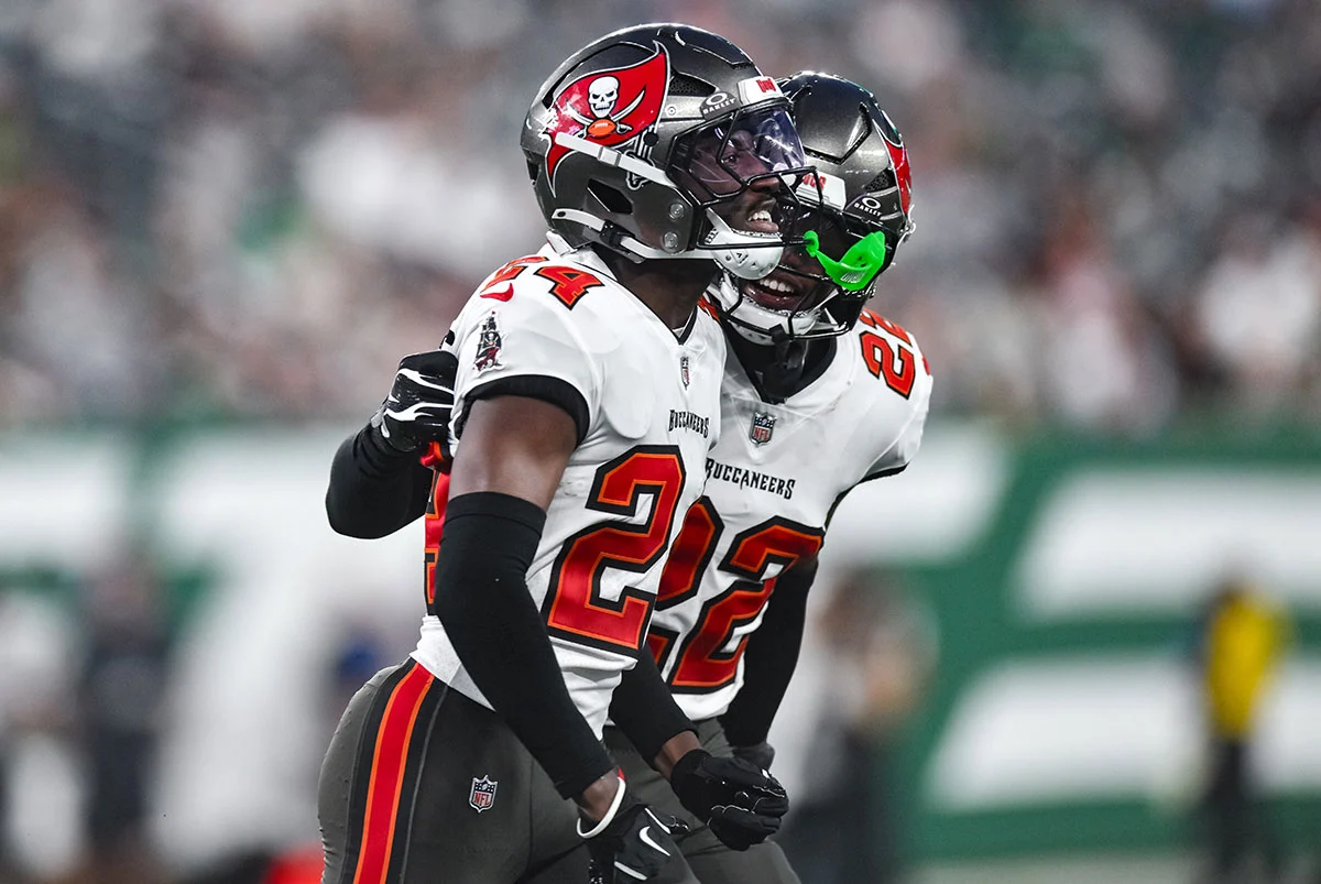 Garnes-Ayden-Keionte-Scott-Bucs-Jets-Celebrate-2 Bucs Cbs Ayden Garnes And Keionte Scott