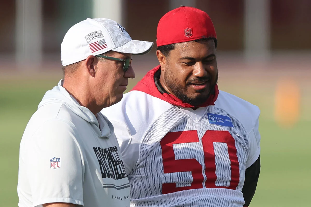 Licht-Jason-Vita-Vea-Bucs-Camp-Chat-Close-Up Bucs Gm Jason Licht And Dt Vita Vea