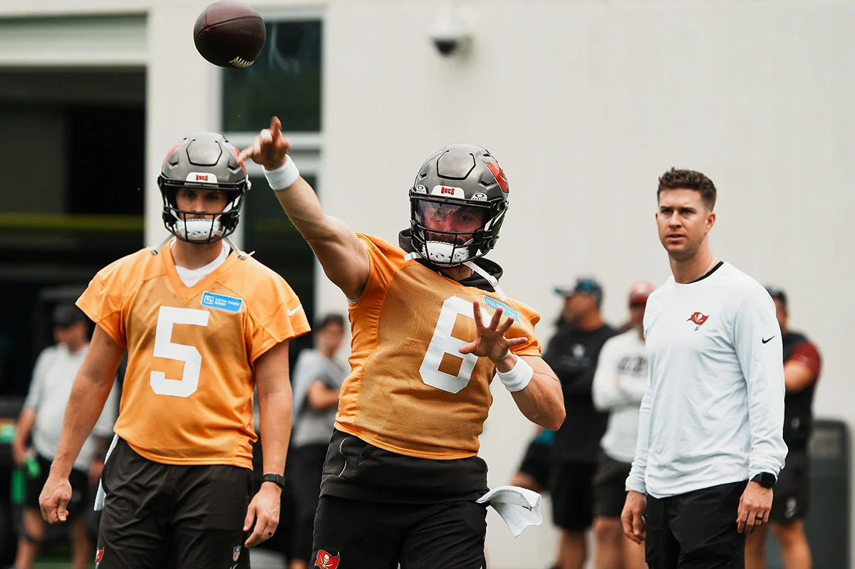 Mayfield-Baker-Chandler-Whitmer-Jake-Browning-Bucs-Jaguars-Camp-Throw Bucs Qbs Baker Mayfield And Jake Browning And Qbs Coach Chandler Whitmer