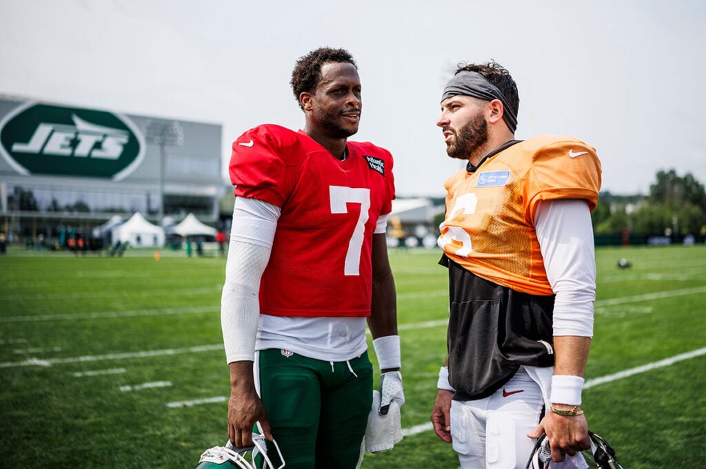 Bucs Camp Insider 8-12: Bucs Dominate End Of Practice, Emeka Egbuka Hurt 3 Bucs Qb Baker Mayfield And Jets Qb Geno Smith