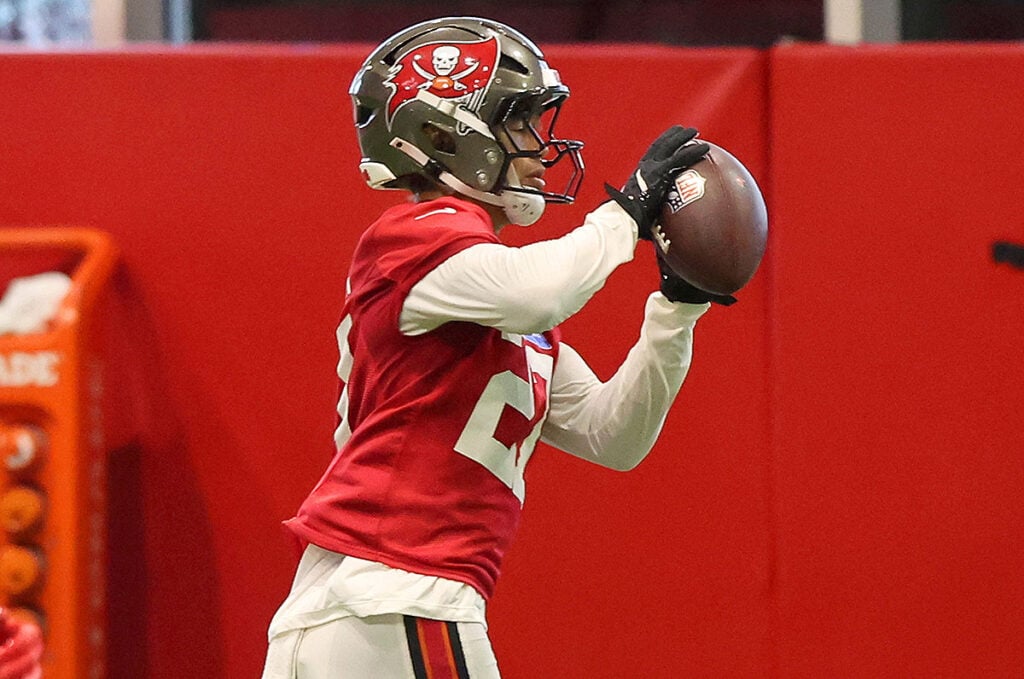 Bucs Camp Insider 8-3: Defense Does The Dirty Work To Win First Day In Pads 8 Bucs Cb Zyon Mccollum