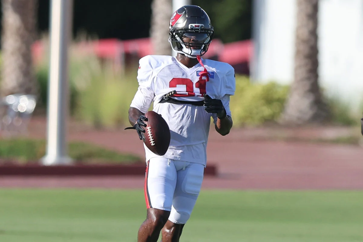 Morrison-Benjamin-Bucs-Camp-Ball-Pads Bucs Cb Benjamin Morrison