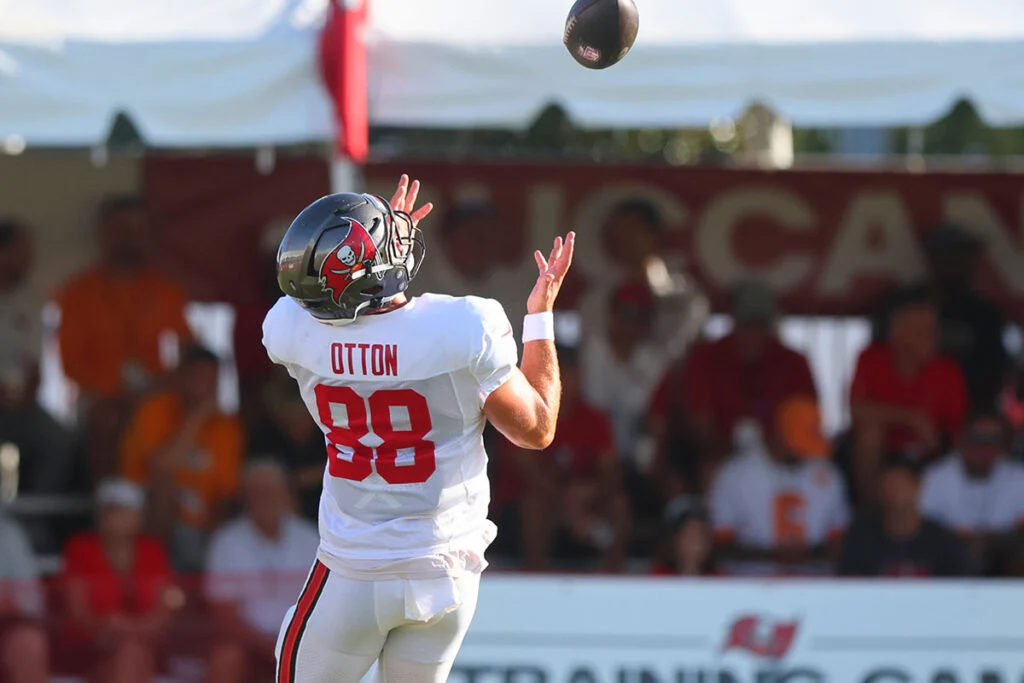 Bucs Camp Studs And Duds: 8/7 5 Bucs Te Cade Otton