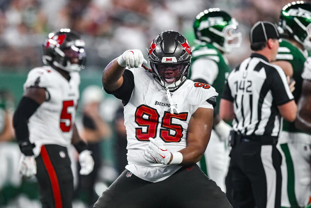 Bucs Erase 10-Point Deficit, Beat Jets 24-16 To Open Preseason 4 Bucs Dt Elijah Roberts