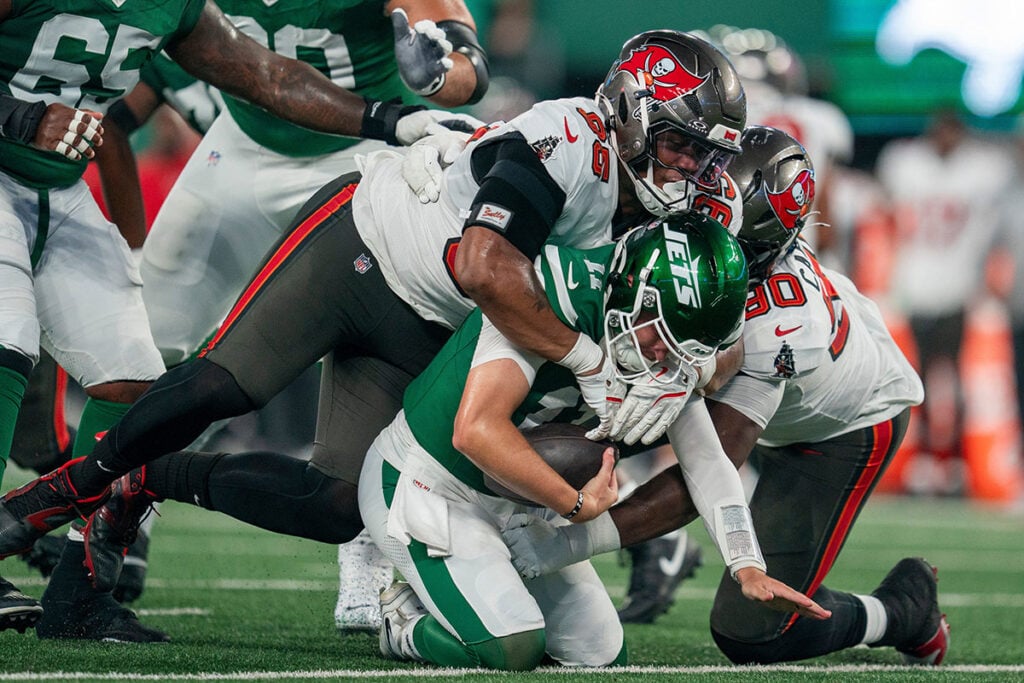 Slivon'S Slant: Bucs Preseason Winners, Losers, And The Badass Luke Goedeke 3 Bucs Dt Elijah Roberts