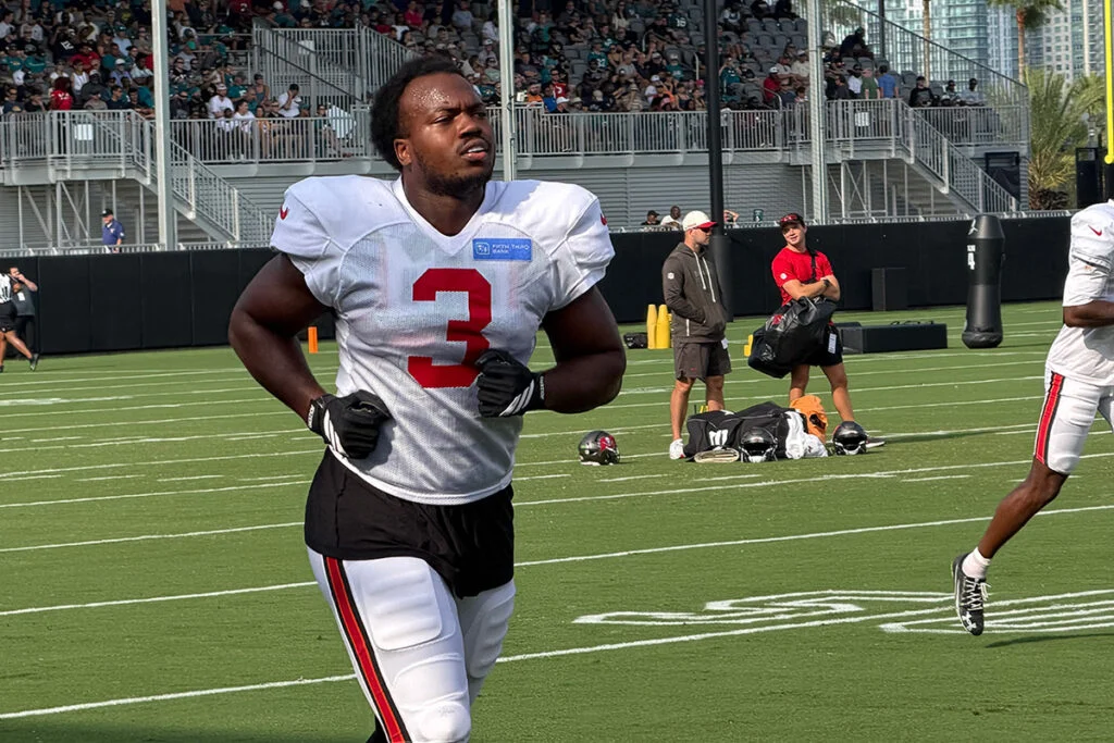 Bucs Olb Rueben Bain Jr.
