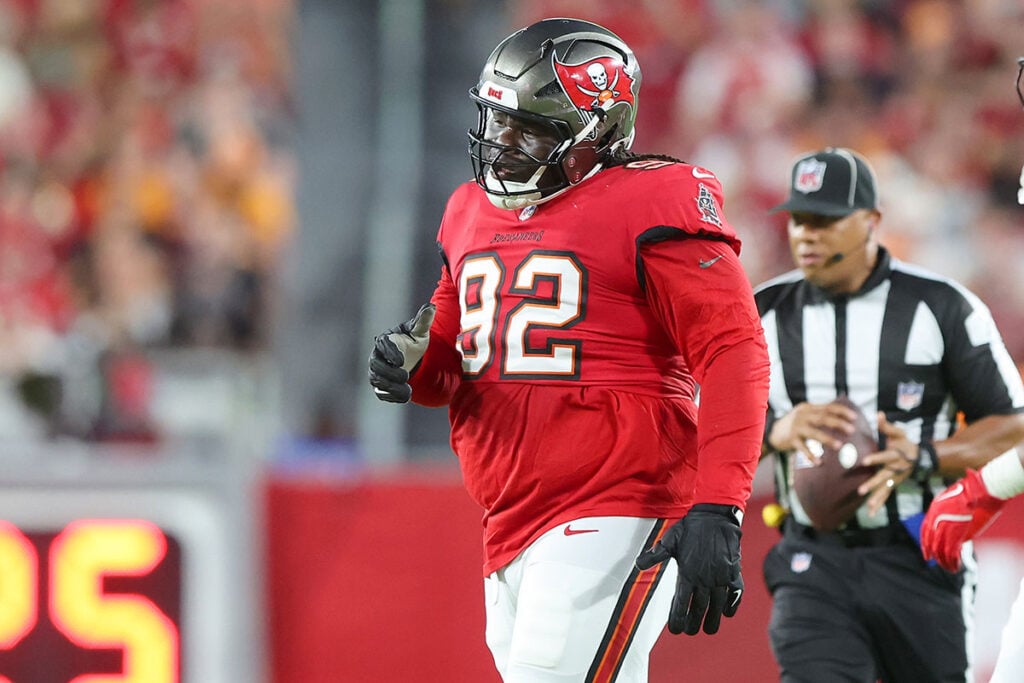 Bucs Dt Elijah Simmons 