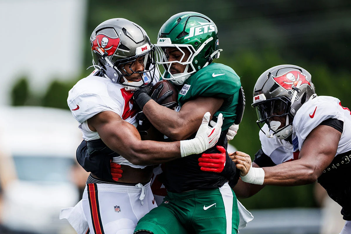 Bucs Ilb Josiah Trotter