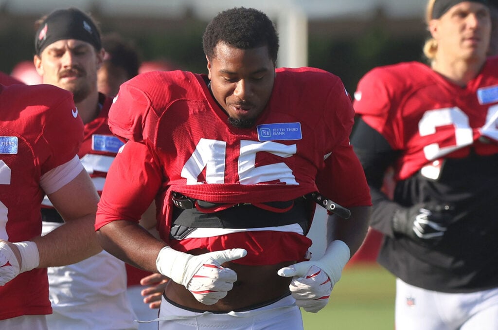 Bucs Camp Insider 8/7: Ints, Sacks Rule The Day 3 Bucs Ilb Josiah Trotter