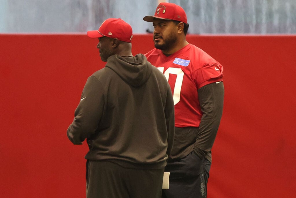Rueben Bain Jr. Is Off To A Fast Start In Bucs Training Camp 8 Bucs Hc Todd Bowles And Dt Vita Vea