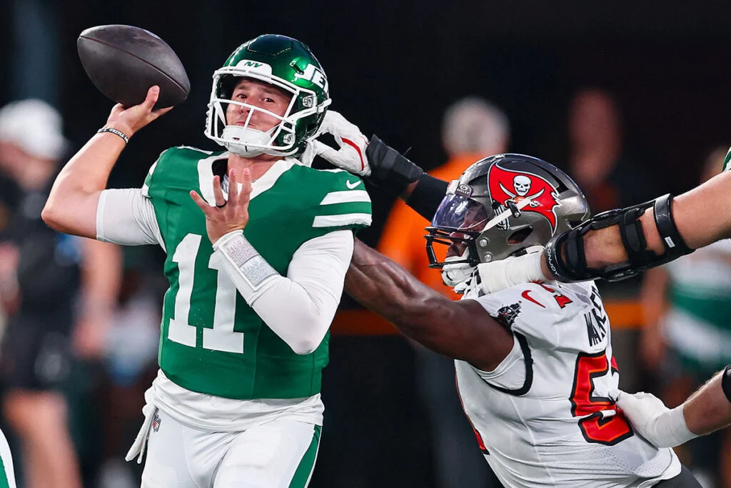 Bucs Erase 10-Point Deficit, Beat Jets 24-16 To Open Preseason 3 Bucs Olb David Walker