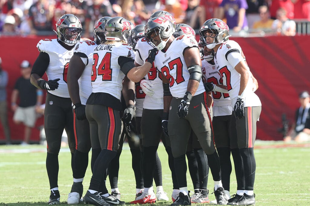 Bucs Need More From Fa Signings; Tnf Was Step In Right Direction 4 Bucs Ilb Alex Anzalone And Olb Al-Quadin Muhammad