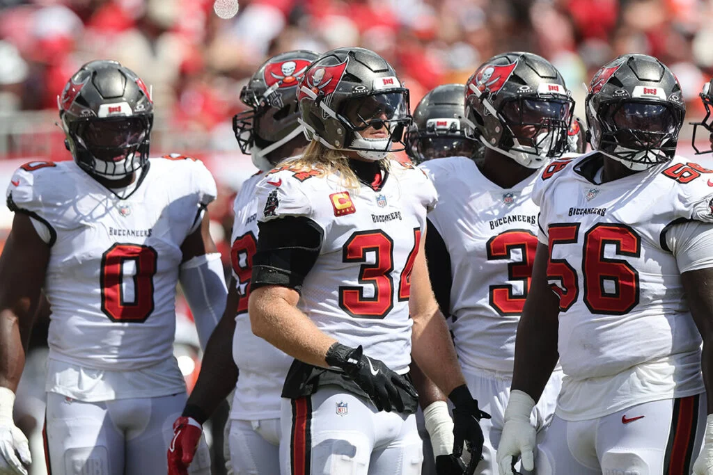 Bucs Mailbag: Todd Bowles On The Hot Seat, Bench Alex Anzalone? 2 Bucs Ilb Alex Anzalone
