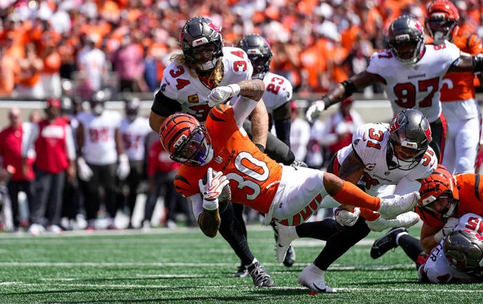 Bucs Ilb Alex Anzalone And Bengals Rb Chase Brown