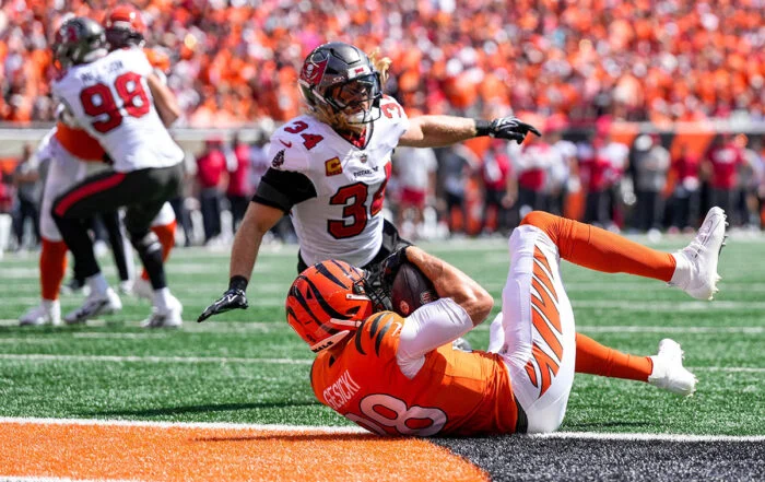 Bucs Ilb Alex Anzalone And Bengals Te Mike Gesicki