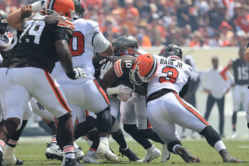 Bucs Get Bad News Over Standout Rookies 2 Bucs Olb Rueben Bain Jr.
