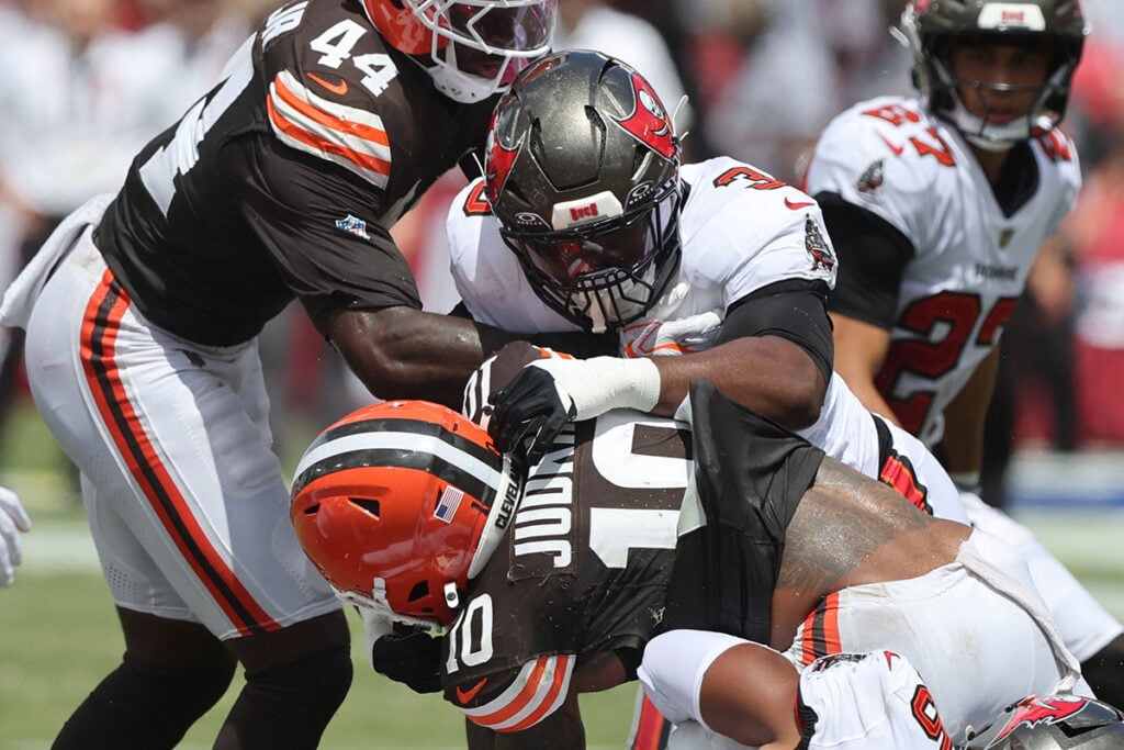 2-Pt Conversion: Bucs Really Screwed Up With Inexcusable 0-2 Start 7 Bucs Olb Rueben Bain Jr. And Browns Rb Quinshon Judkins