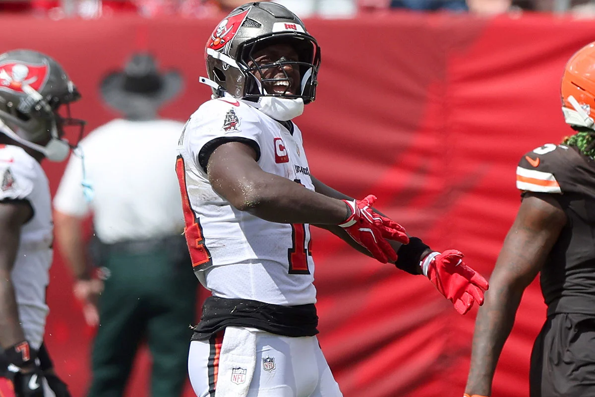 Godwin-Chris-Bucs-Browns-Excited Godwin Chris Bucs Browns