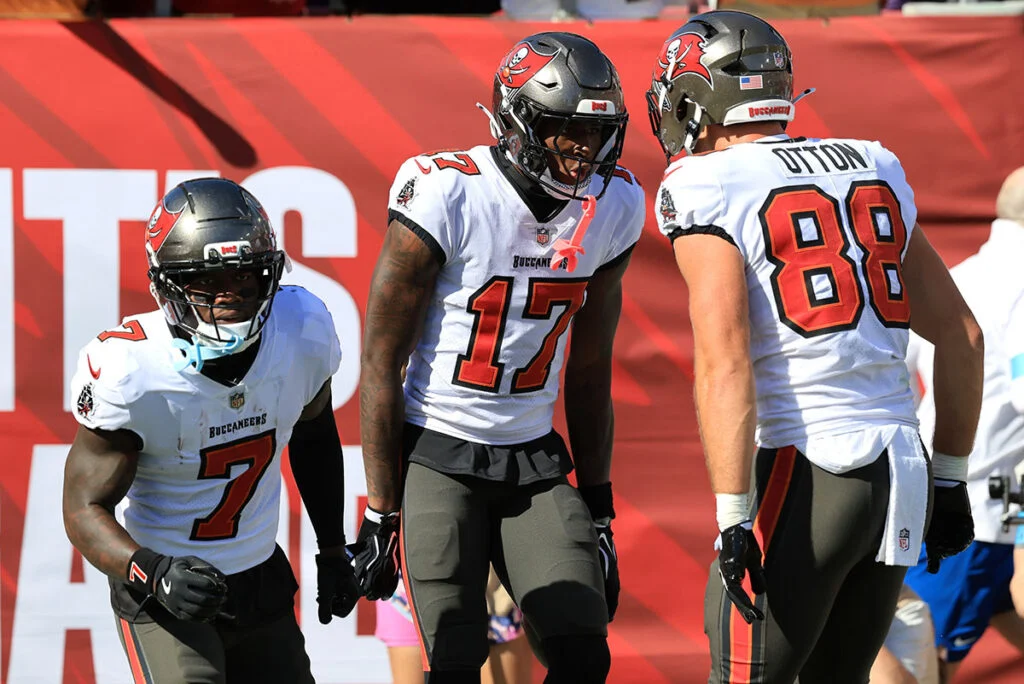 Pewter Report Podcast: Bucs 0-3: Baker Mayfield Injured 4 Bucs Wr Ted Hurst Iii, Rb Bucky Irving And Te Cade Otton