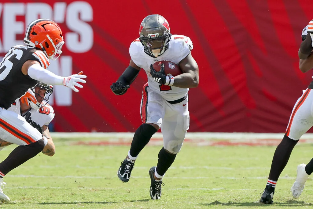 Week 2 Snap Count Analysis: Bucs Vs. Browns 4 Bucs Rb Kenneth Gainwell - Photo By: Cliff Welch P/R
