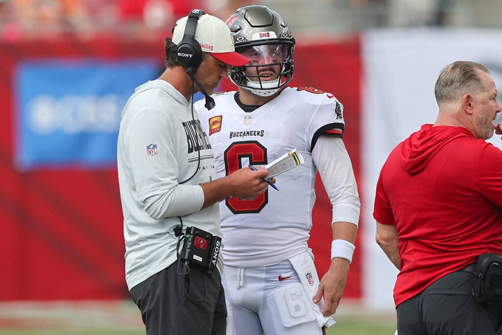 Rondé Barber: 0-2 Bucs Are “Hard To Watch,” Mood Is “Not Great” 2 Bucs Oc Zac Robinson And Qb Baker Mayfield