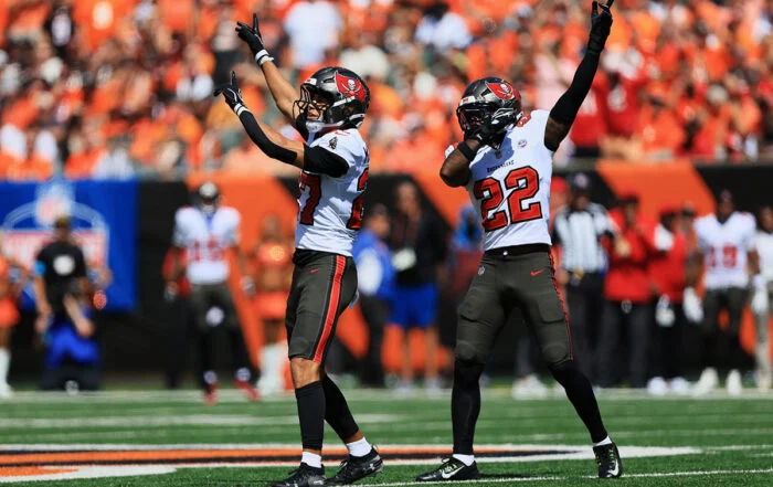 Bucs Cbs Zyon Mccollum And Keionte Scott