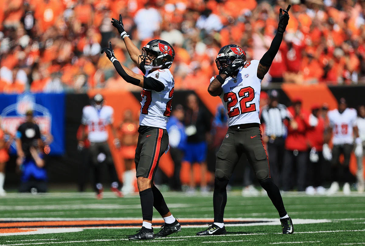 Mccollum-Zyon-Keionte-Scott-Bucs-Bengals-Celebrate Bucs Cbs Zyon Mccollum And Keionte Scott