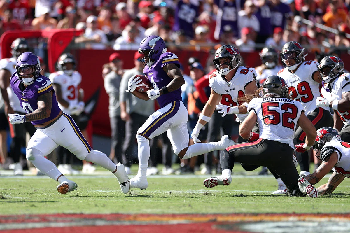 Price-Myles-Bucs-Vikings-Pr-Td Viking Pr Myles Price
