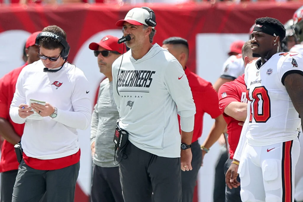 Bucs Vs. Vikings: Sr'S Pick-6 Preview 2 Bucs Oc Zac Robinson